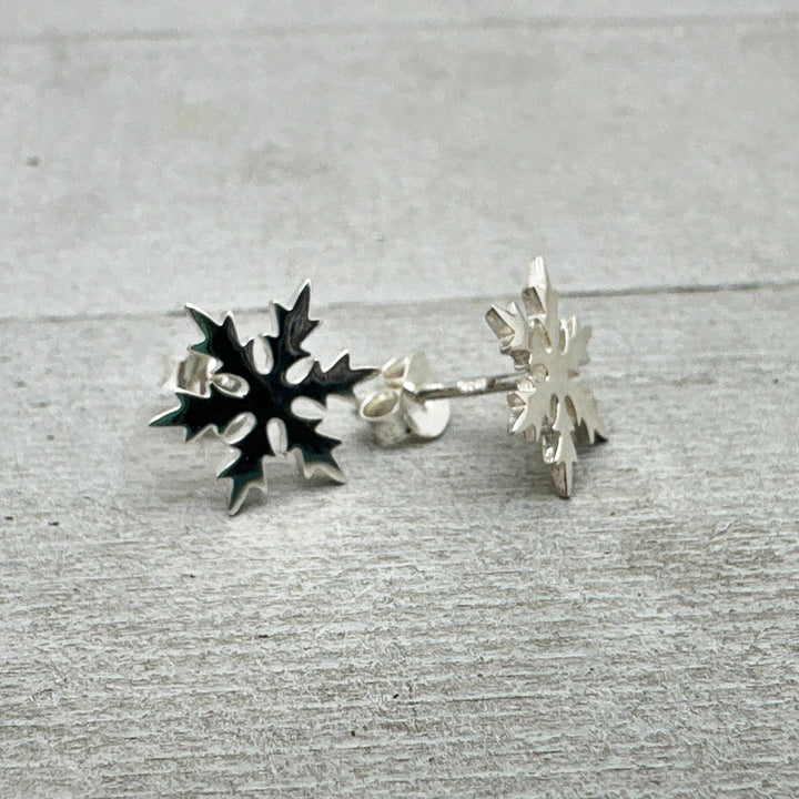 Snowflake Stud Earrings in Solid 925 Sterling Silver - SunlightSilver