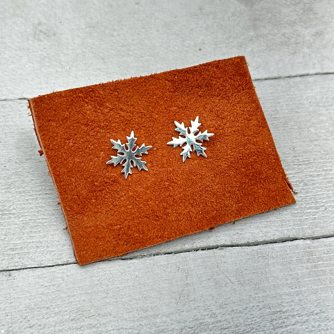 Snowflake Stud Earrings in Solid 925 Sterling Silver - SunlightSilver