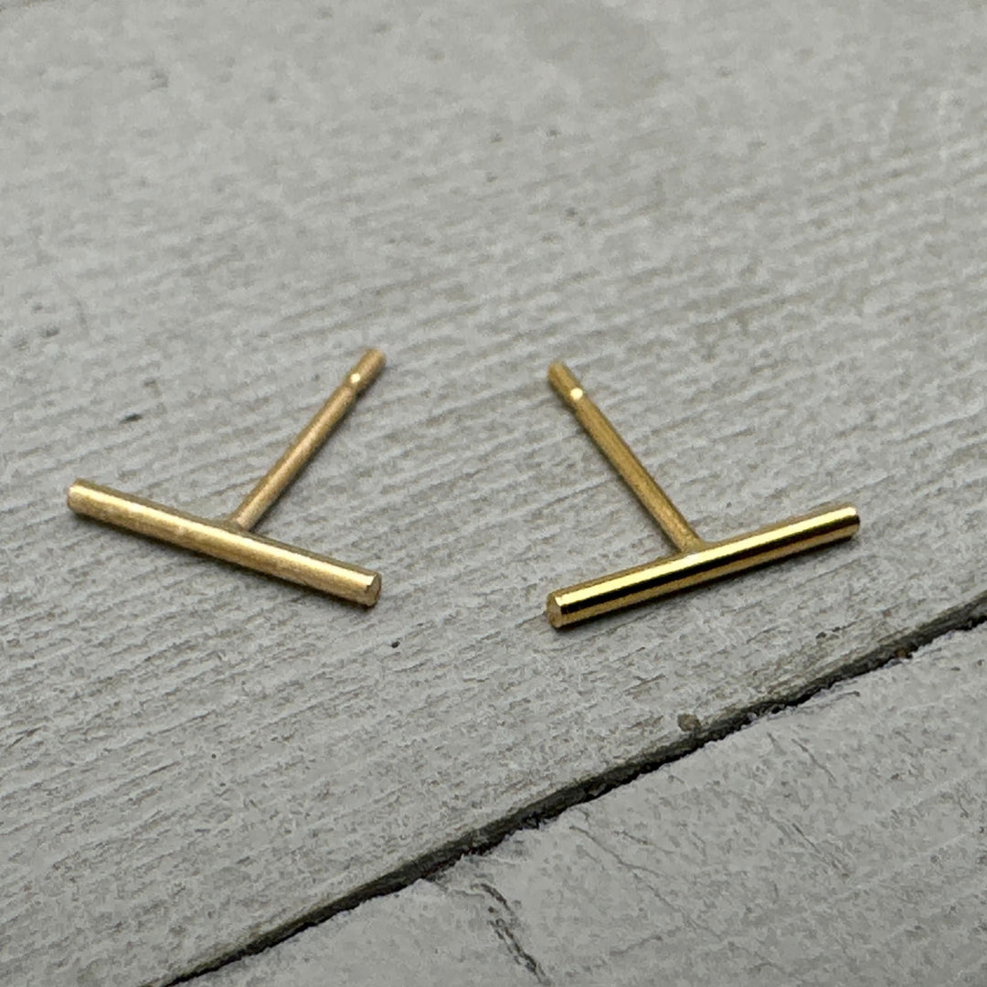 Bar Line Stud Earrings in 14K Yellow Gold Fill. T Studs, Staple, Line Earrings - SunlightSilver