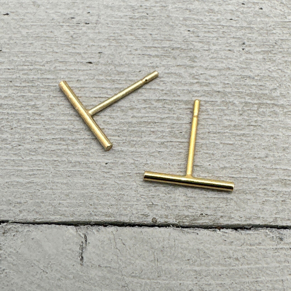 Bar Line Stud Earrings in 14K Yellow Gold Fill. T Studs, Staple, Line Earrings - SunlightSilver