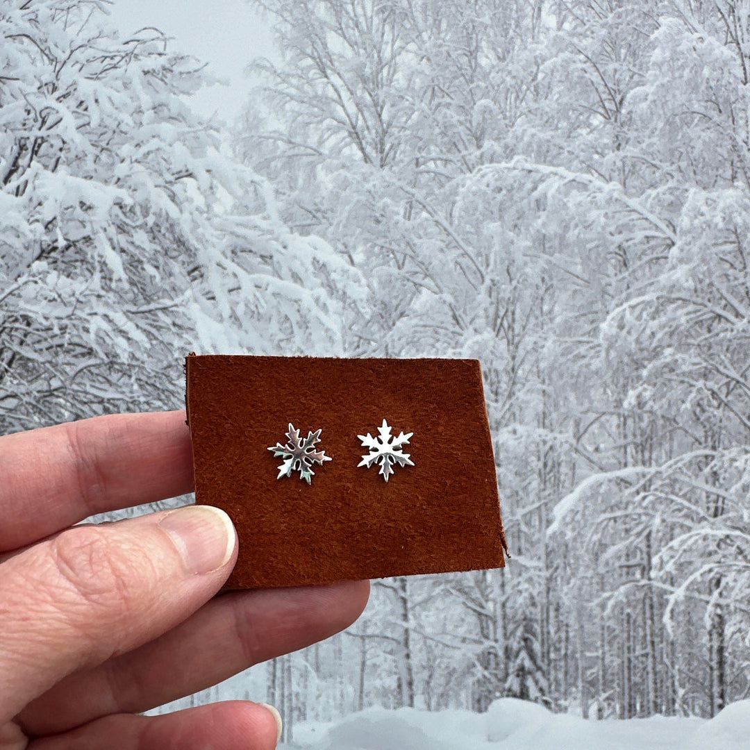 Snowflake Stud Earrings in Solid 925 Sterling Silver - SunlightSilver