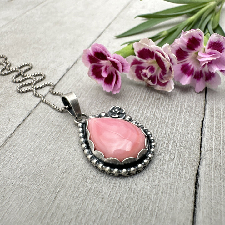 Pink Queen Conch Shell and Sterling Silver Flower Pendant - SunlightSilver