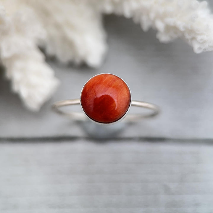 Red Spiny Oyster Shell and Sterling Silver Ring. Size 7 US/Canada - SunlightSilver