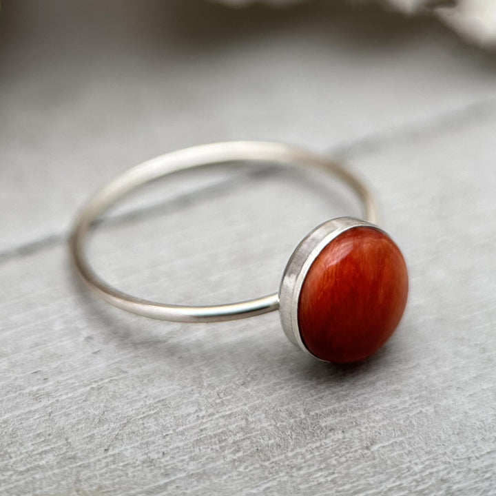 Red Spiny Oyster Shell and Sterling Silver Ring. Size 7 US/Canada - SunlightSilver