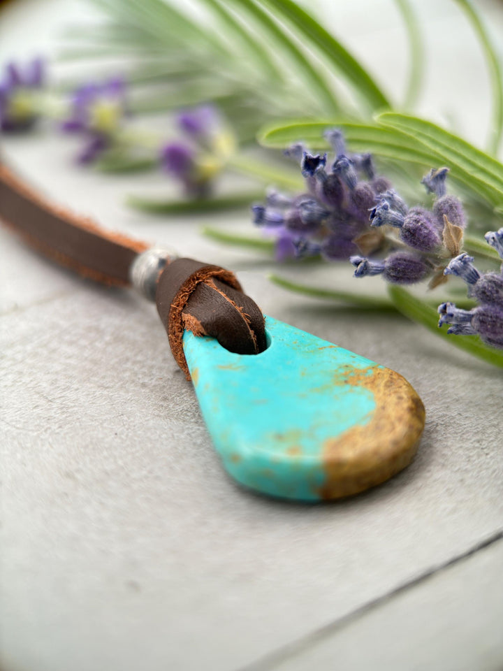 Blue Kingman Turquoise and Adjustable Rustic Brown Leather Necklace - SunlightSilver