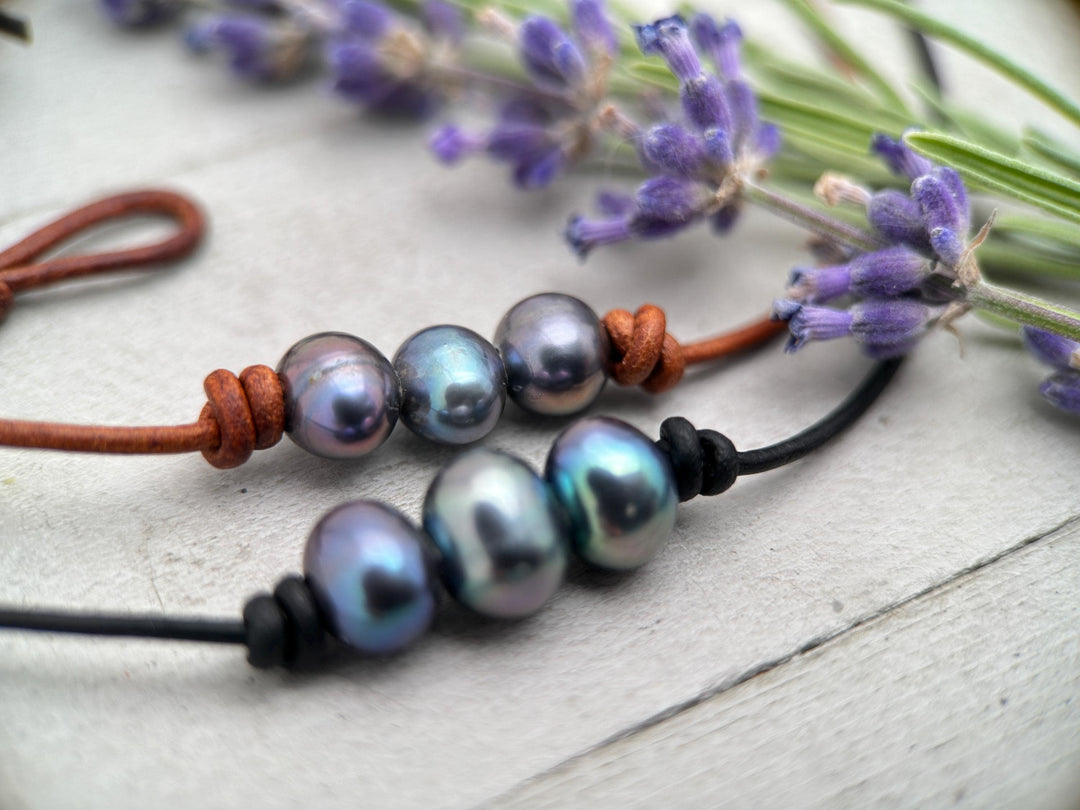 Peacock Pearl and Leather Choker Necklace - SunlightSilver