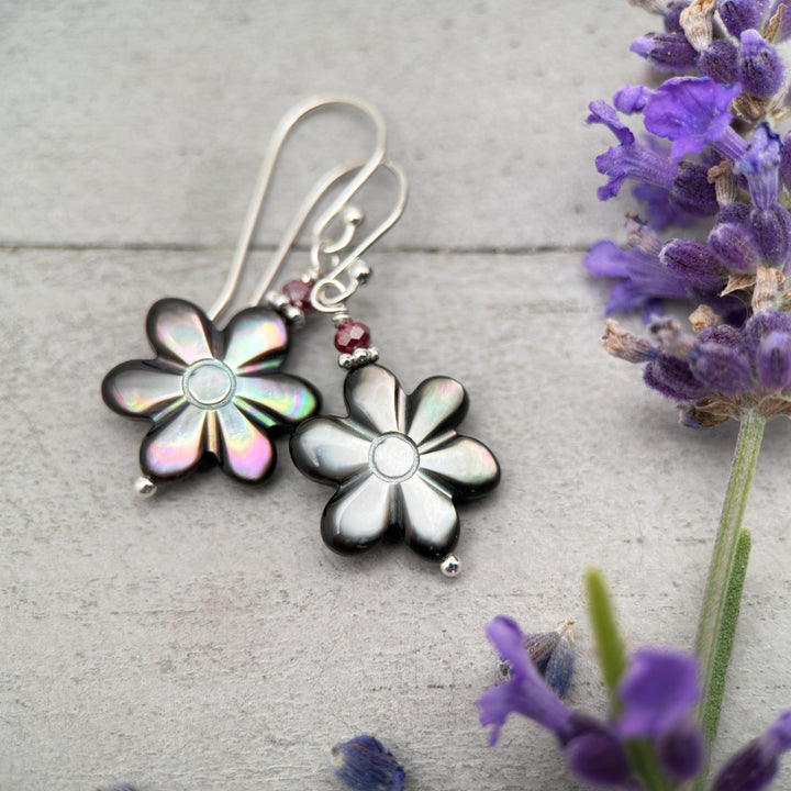Black Lip Oyster Shell Daisy Flower and Sterling Silver Earrings - SunlightSilver