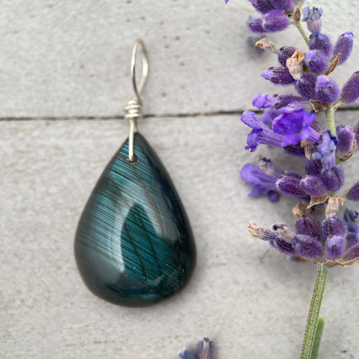 Blue Labradorite and Sterling Silver Pendant - Aurora Borealis Northern Lights Stone Jewelry - SunlightSilver