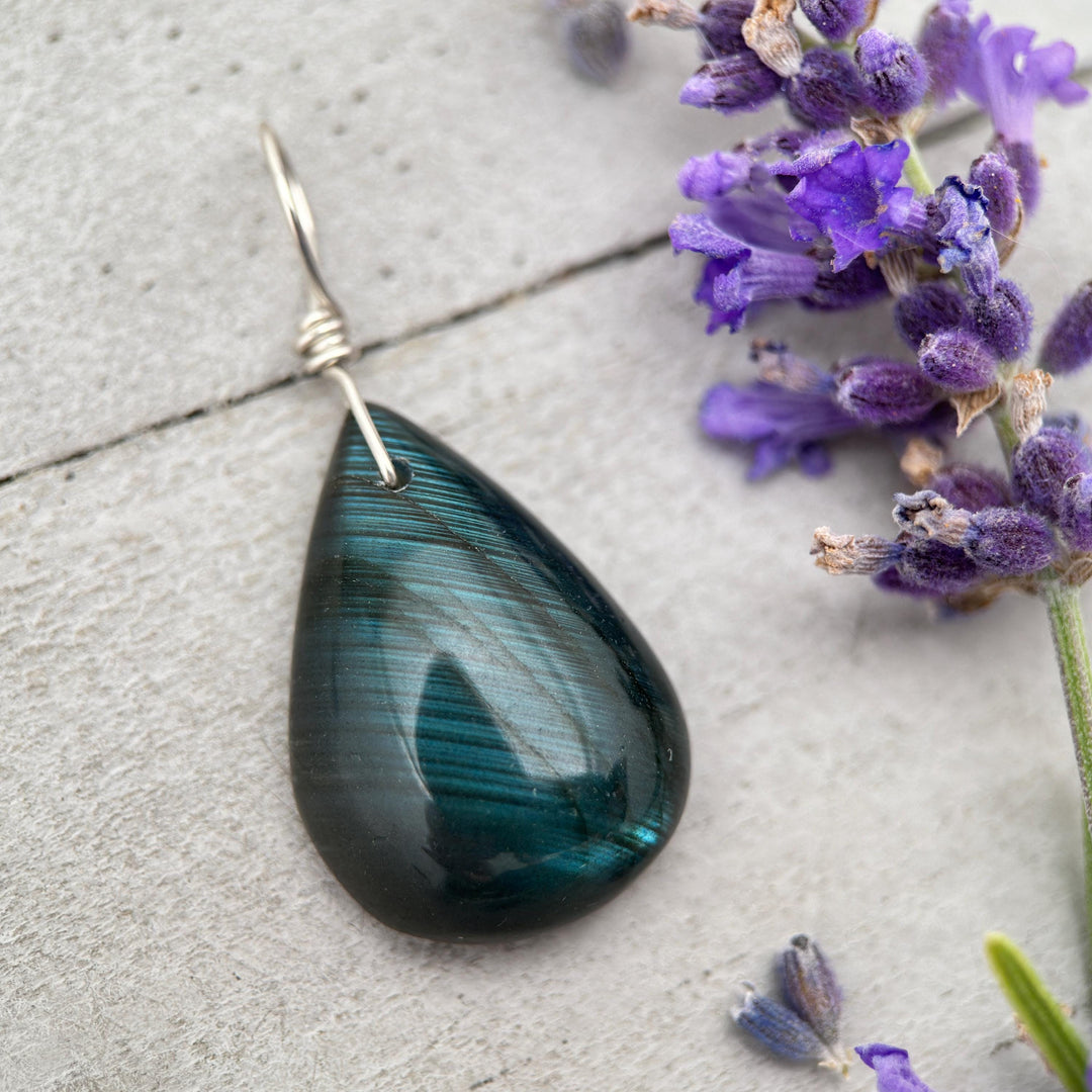 Blue Labradorite and Sterling Silver Pendant - Aurora Borealis Northern Lights Stone Jewelry - SunlightSilver