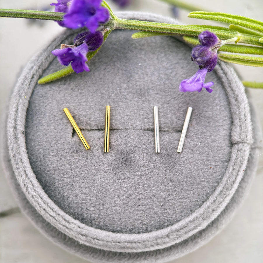 Bar Line Stud Earrings - SunlightSilver