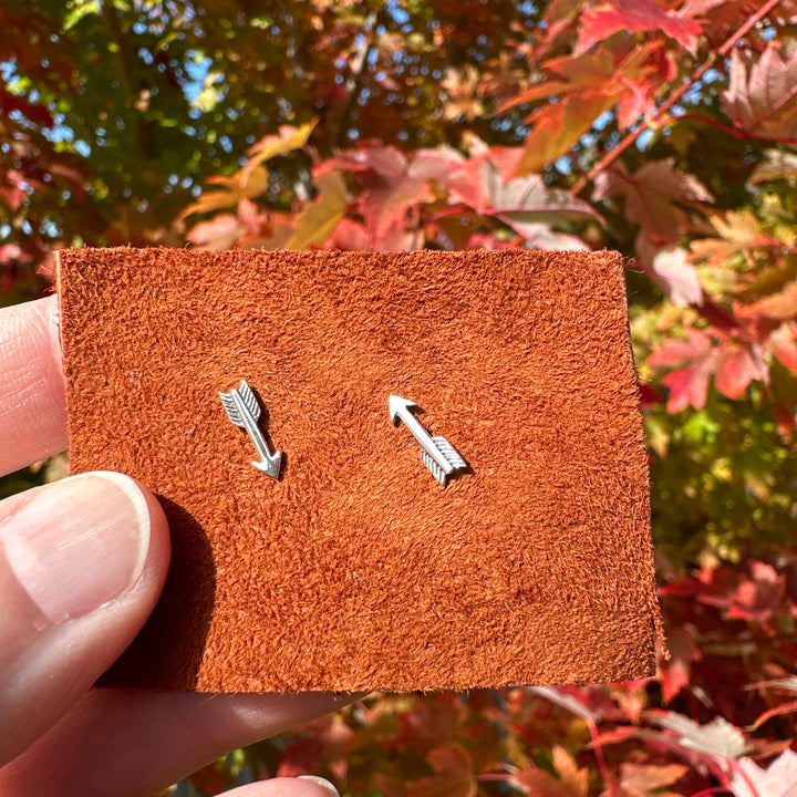 Arrow Stud Earrings in Solid 925 Sterling Silver. Pair